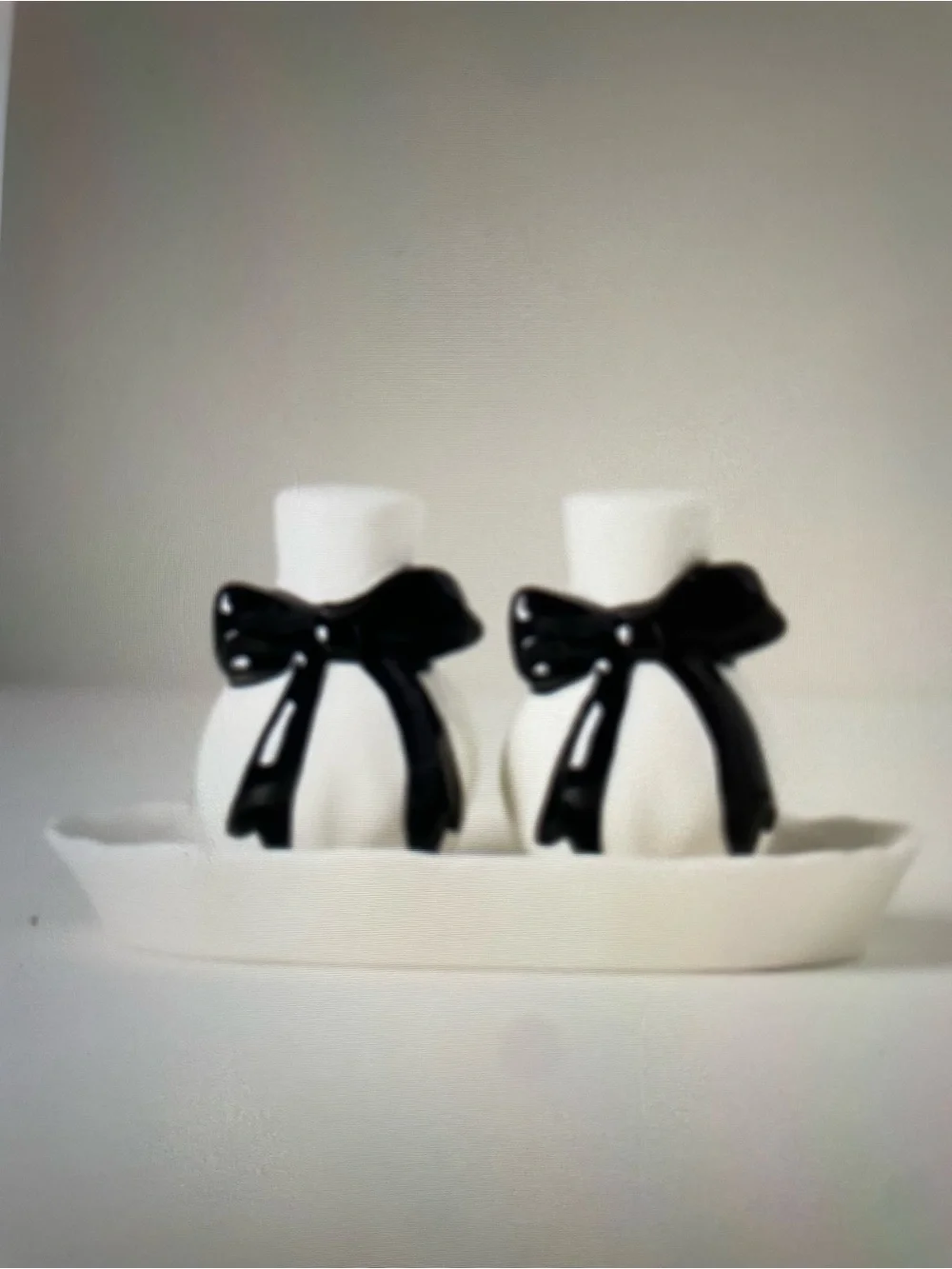 ❤️ ANTHROPOLOGIE BENEDITA BLACK BOW SALT & PEPPER SHAKER NEW STONEWARE